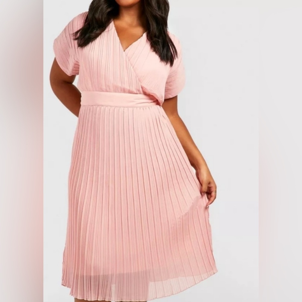 NWT Boohoo Pleated Pink Blush Wrap Midi Dress 24